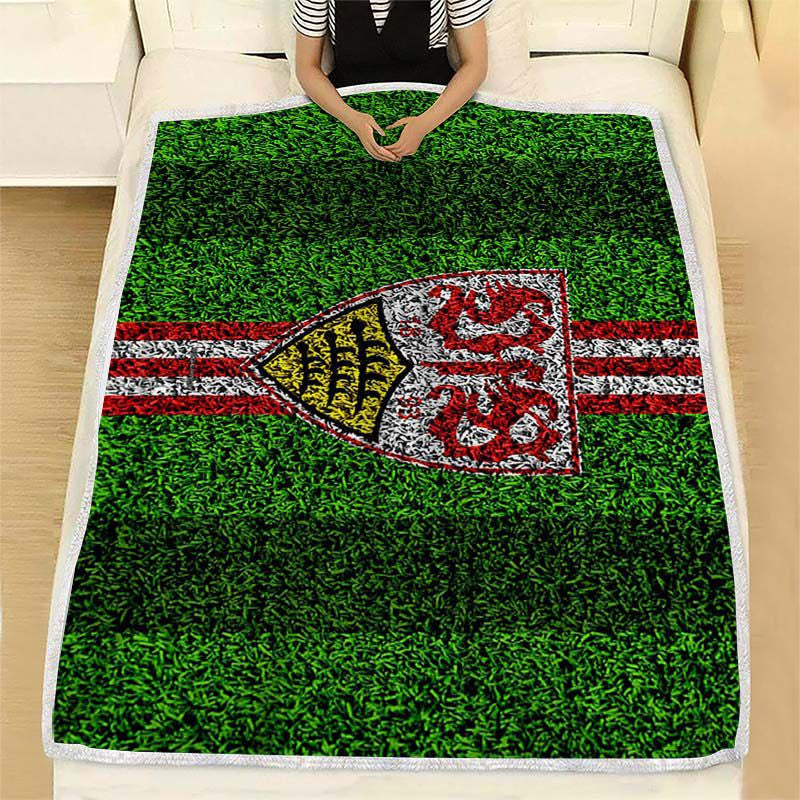 Vfb Stuttgart German Football Club Kuscheldecke - Football Lawn Red White Lines Fleecedecke, Grass Texture Bundesliga Decken, Kuschel Decken